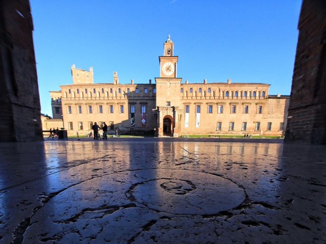 piazza dal portico